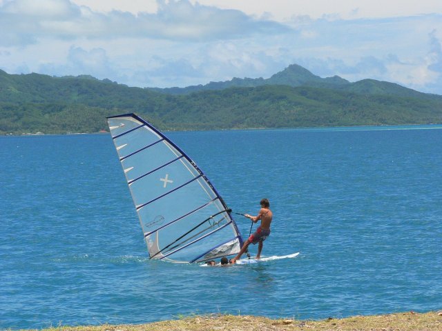 18- Romain essaye la planche a voile 